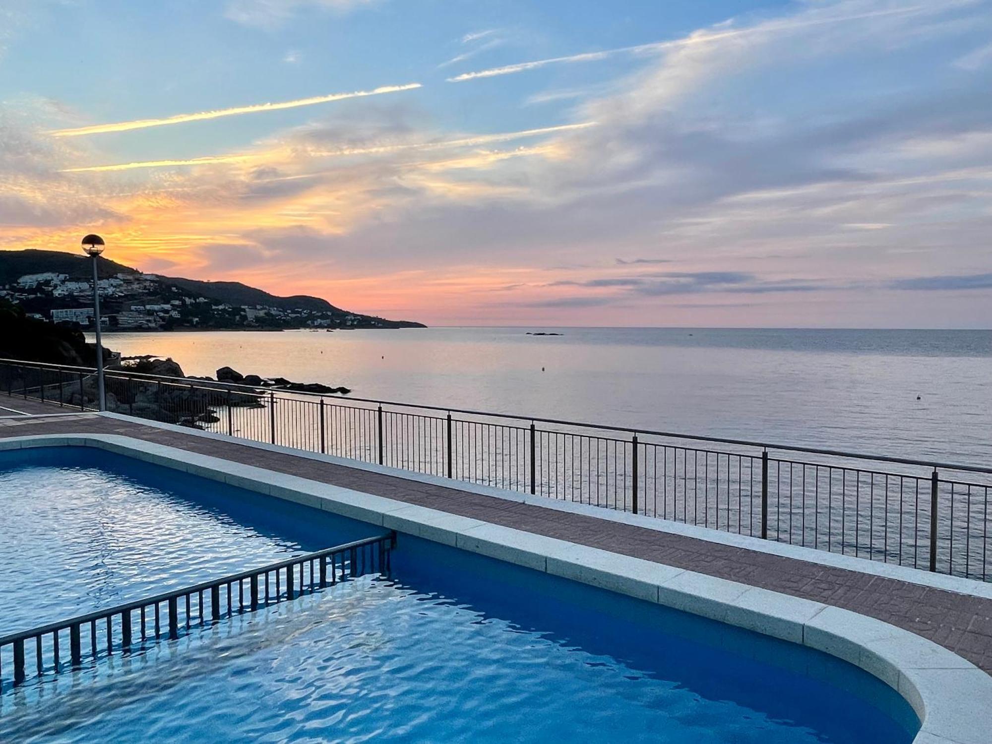 Magnifique Appartement En Front De Mer, Caneylles 罗萨斯 外观 照片